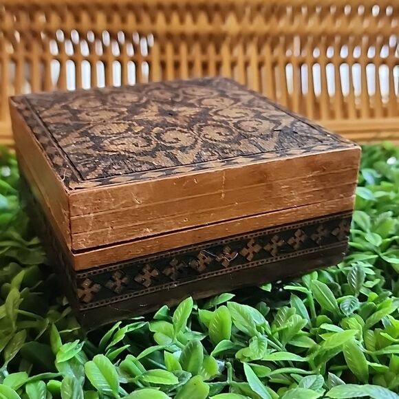 Vintage Micro Mosaic Tunbridge Ware Intricate Inlay Wooden Box - Picture 3 of 11